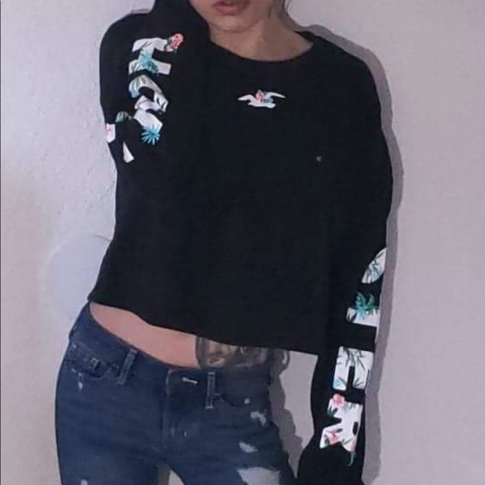 NWT XS Hollister Crop top graphic logo sweater